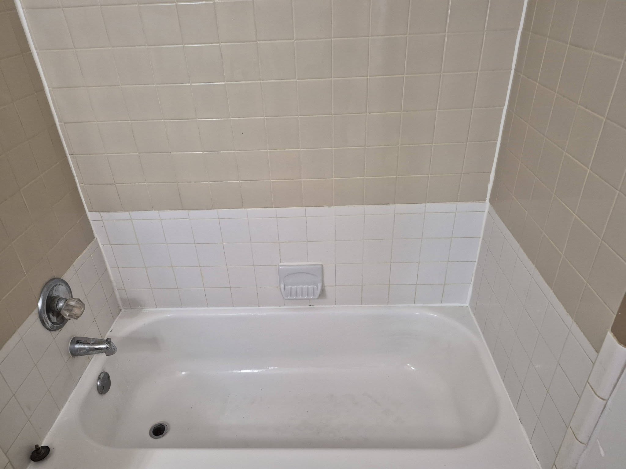 Dirty shower before cleaning